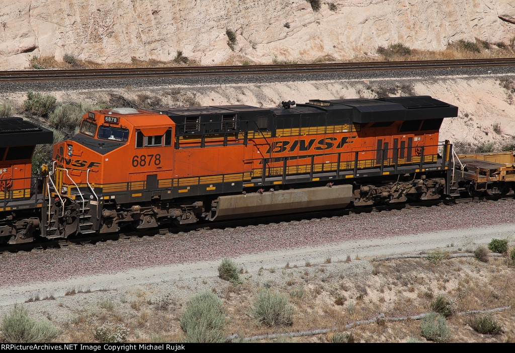 BNSF 6878